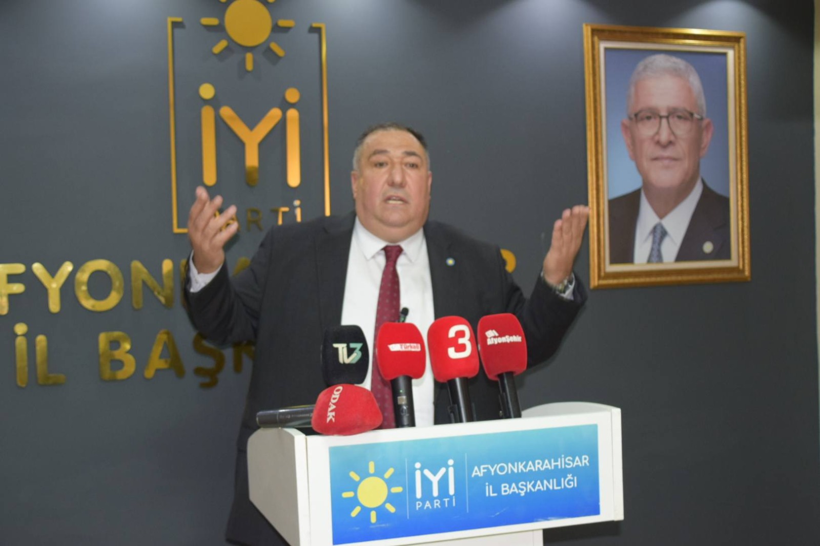 İYİ Parti Afyonkarahisar İl Başkanı Muhammet Mısırlıoğlu, terörist başı Abdullah