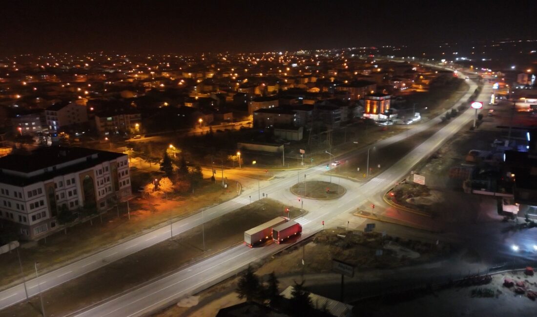 Bolvadin çevre yolu aydınlığa kavuştu Bolvadin Belediye Başkanı Derviş Aynacı, ilçenin parlak yarınları için önemli