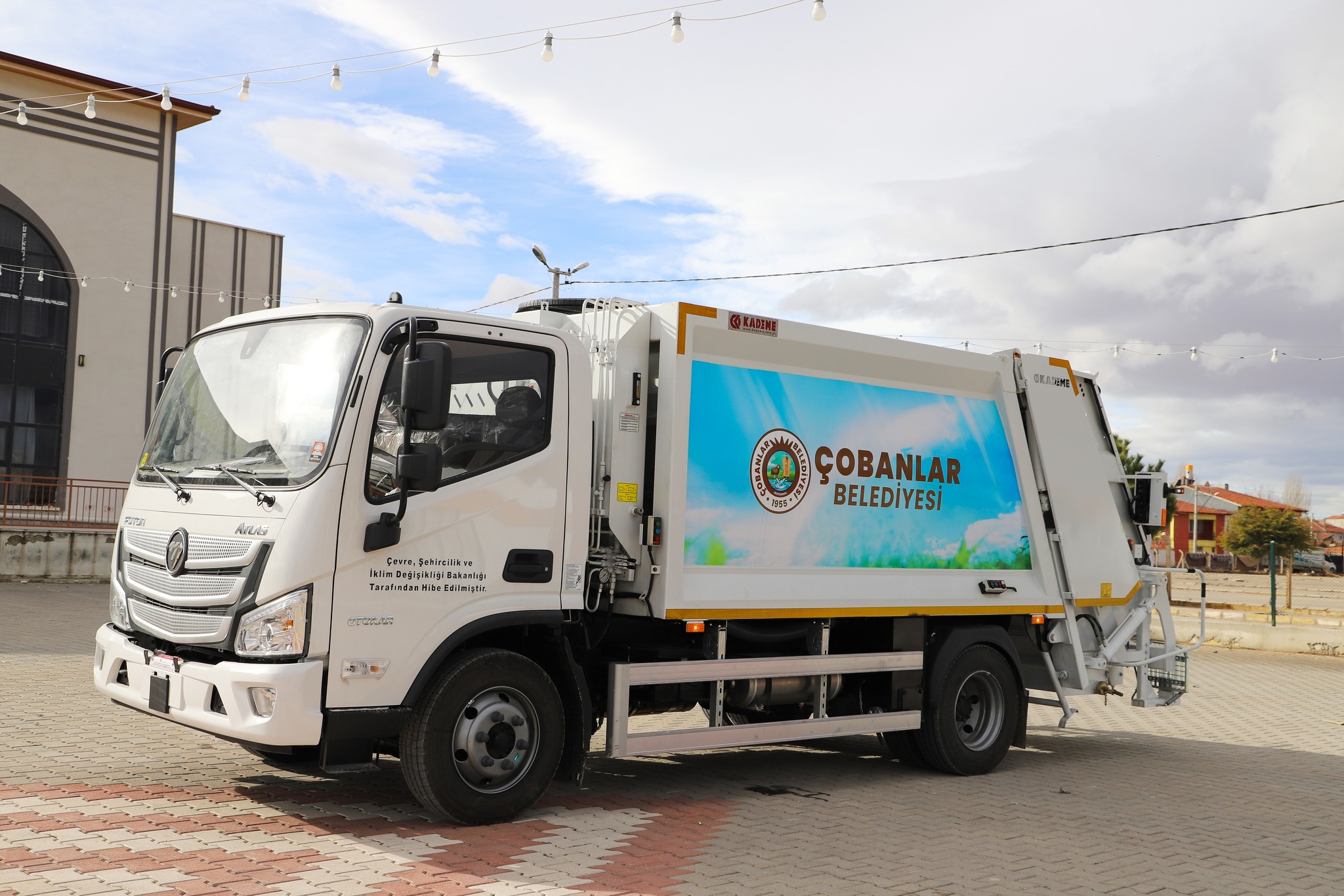 Çobanlar Belediyesi, araç filosuna bir tane çöp toplama aracı ekledi.