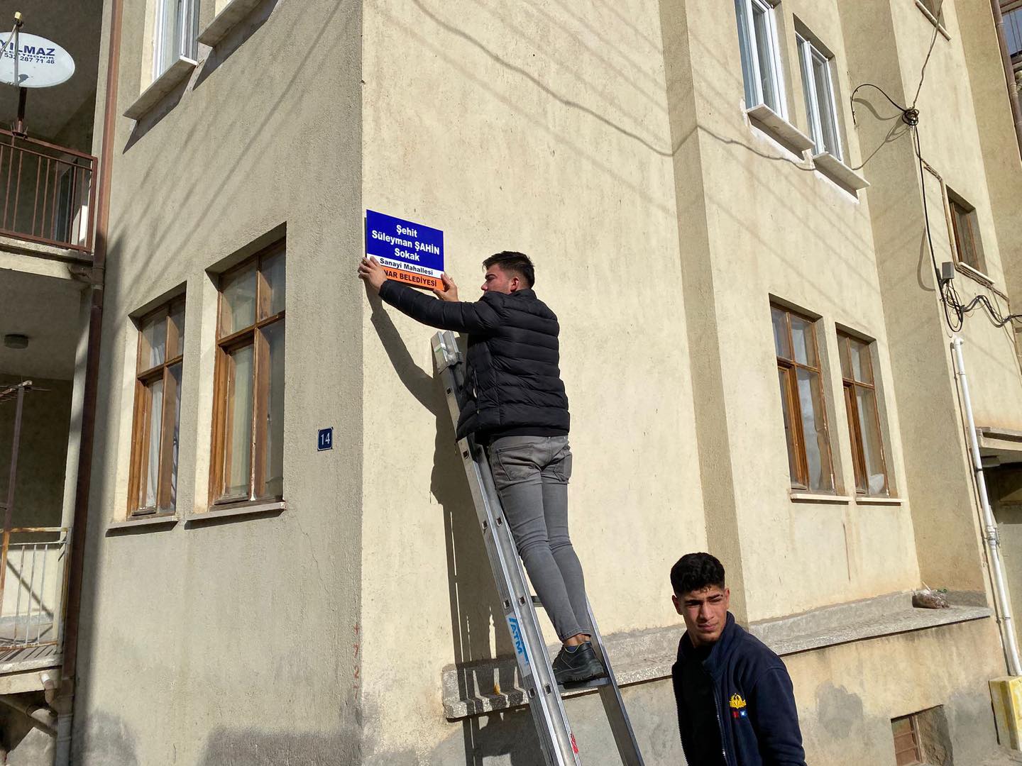 
Dinar Belediye Başkanı Veysel Topçu’nun talimatı ile ülkemizin bağımsızlığı ve