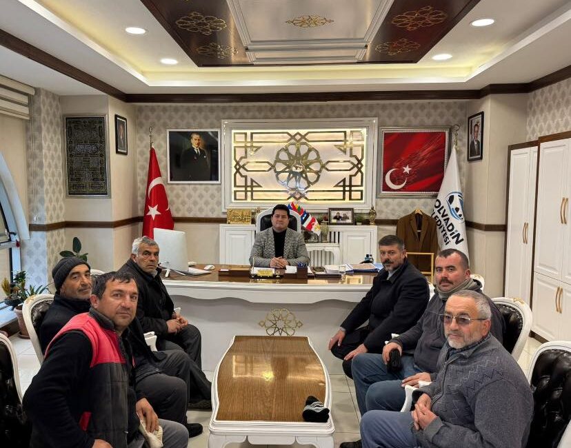 
Meyve ve Sebzeciler Derneği, Belediye Başkanı Derviş Aynacı’yı makamında ziyaret