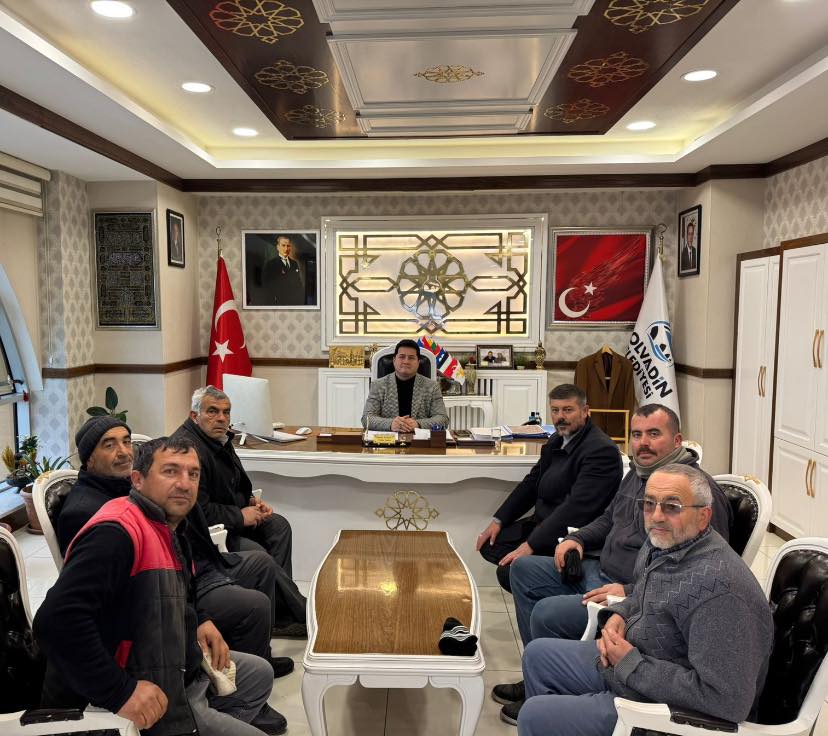 
Meyve ve Sebzeciler Derneği, Belediye Başkanı Derviş Aynacı’yı makamında ziyaret