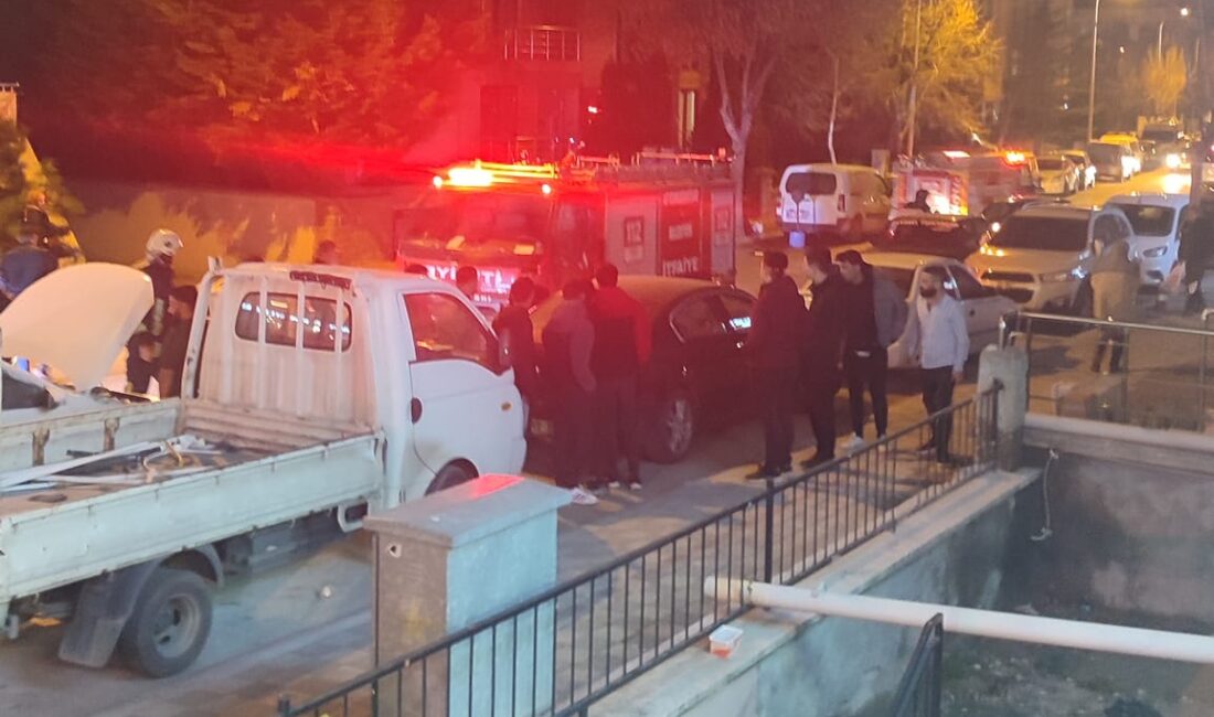 Afyonkarahisar’da korku dolu gece! Afyonkarahisar Çarşı’da bir aracın benzin hortumunun yarılması sonucu, bir patlama