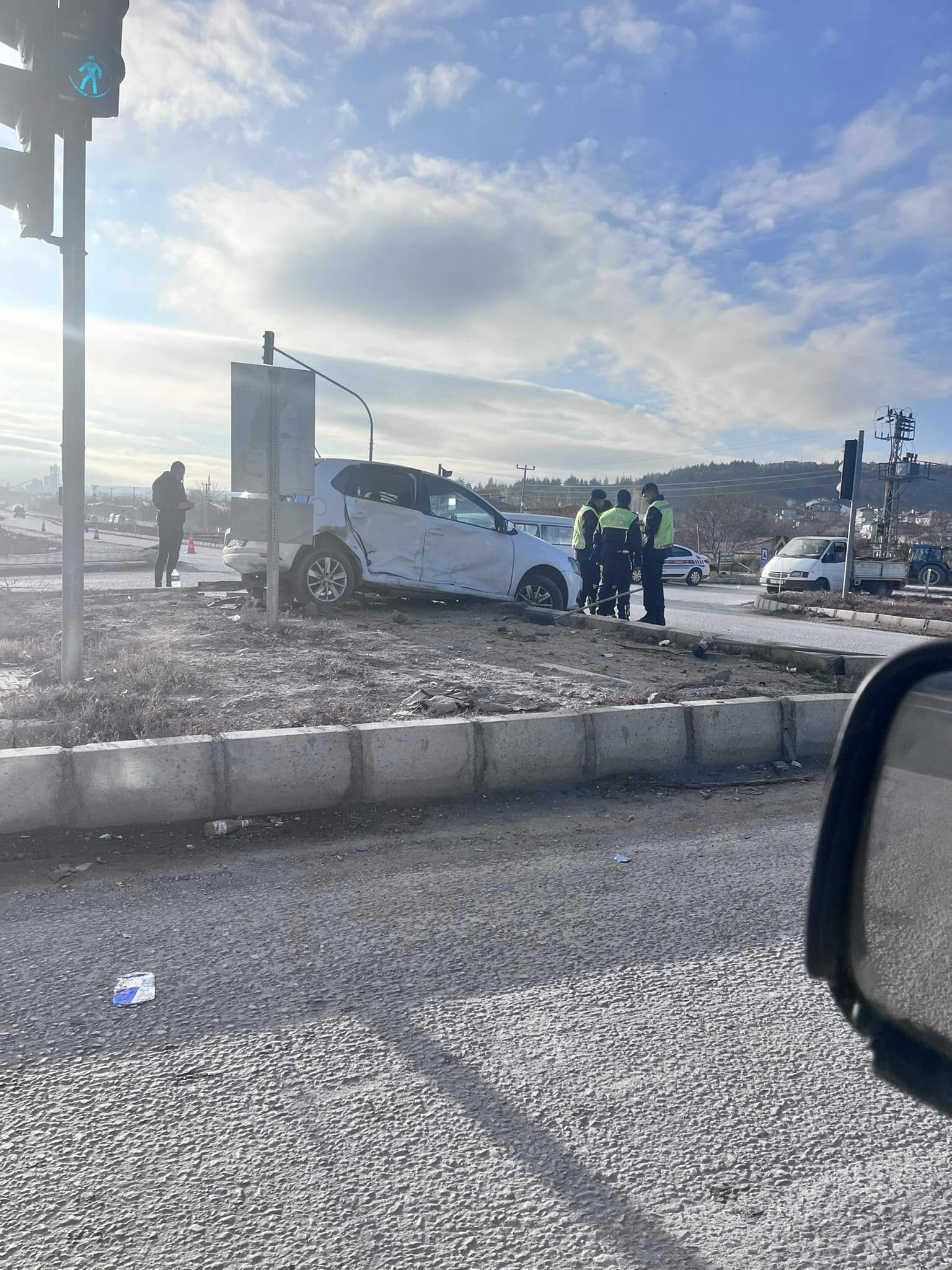 Afyonkarahisar Salar Kavşağında İki Araç Çarpıştı, Maddi Hasar Meydana Geldi