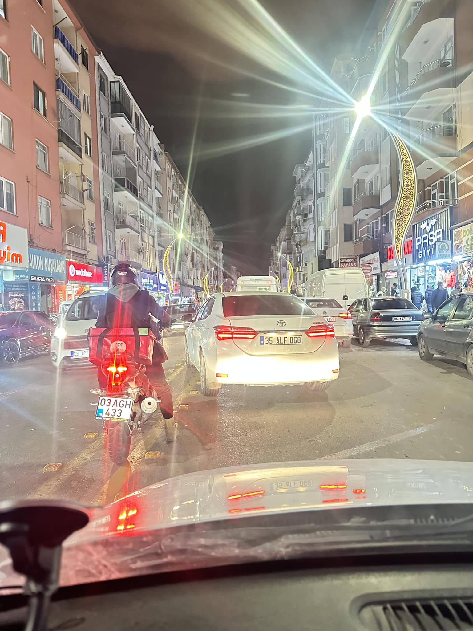 Afyonkarahisar’ın kronik sorunlarından biri olan Ambaryolu’ndaki trafik sıkıntısı devam ediyor.
