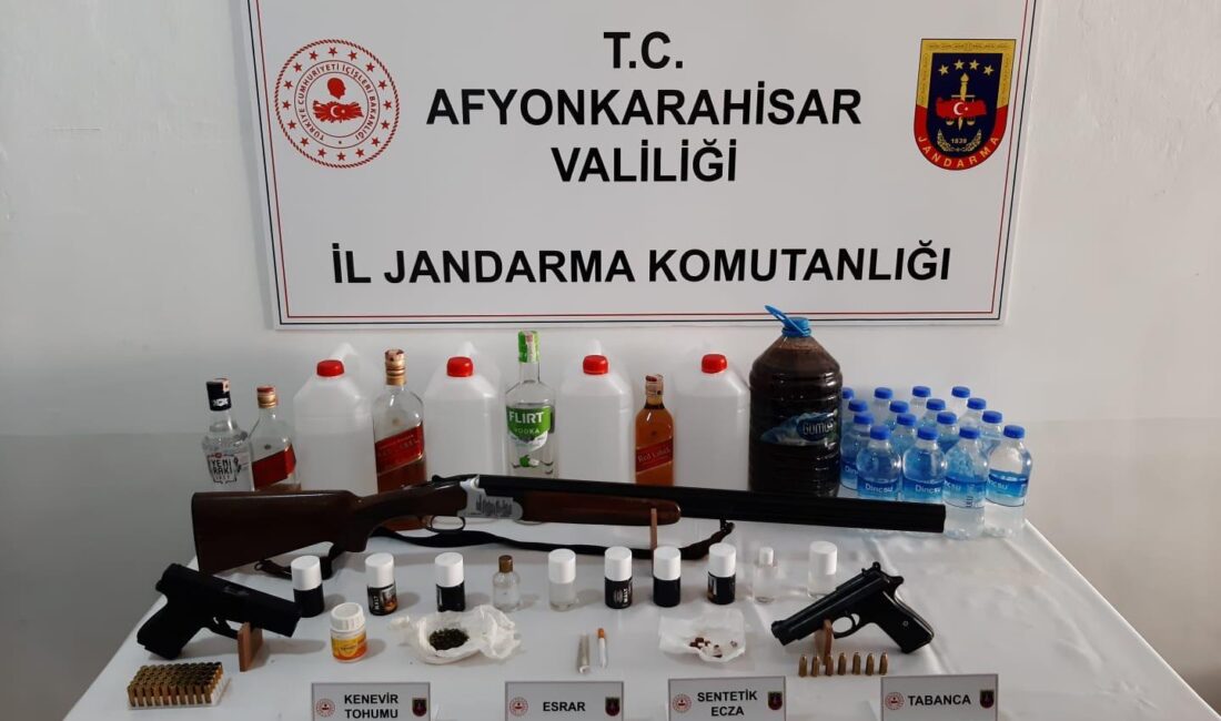 Afyonkarahisar’ın Dinar ve Sultandağı ilçelerinde Jandarmanın gerçekleştirdiği baskında kaçak ve