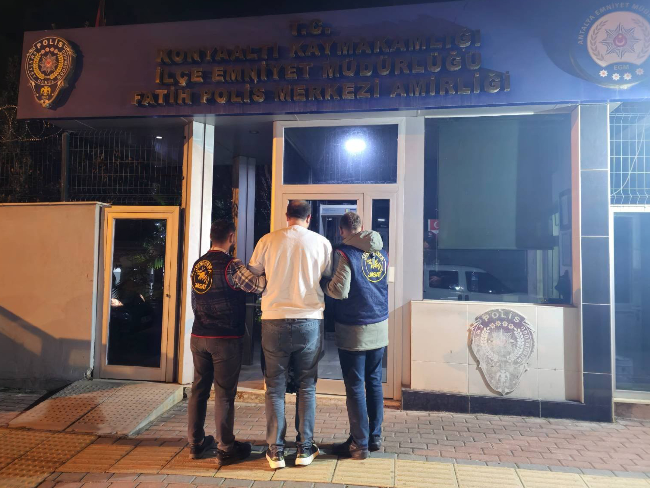 545 yıl 1 ay 25 gün kesinleşmiş hapis cezası bulunan