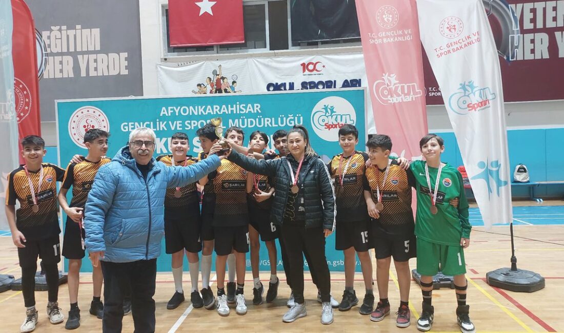 Okullararası yapılan Hentbol Turnuvası’nda Maver Kemal Arsoy Ortaokulu, Yıldız Erkekler