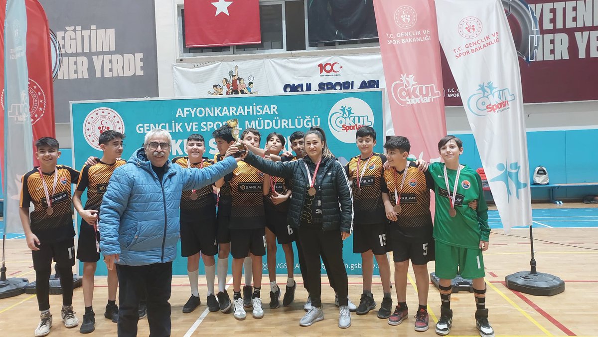Okullararası yapılan Hentbol Turnuvası’nda Maver Kemal Arsoy Ortaokulu, Yıldız Erkekler