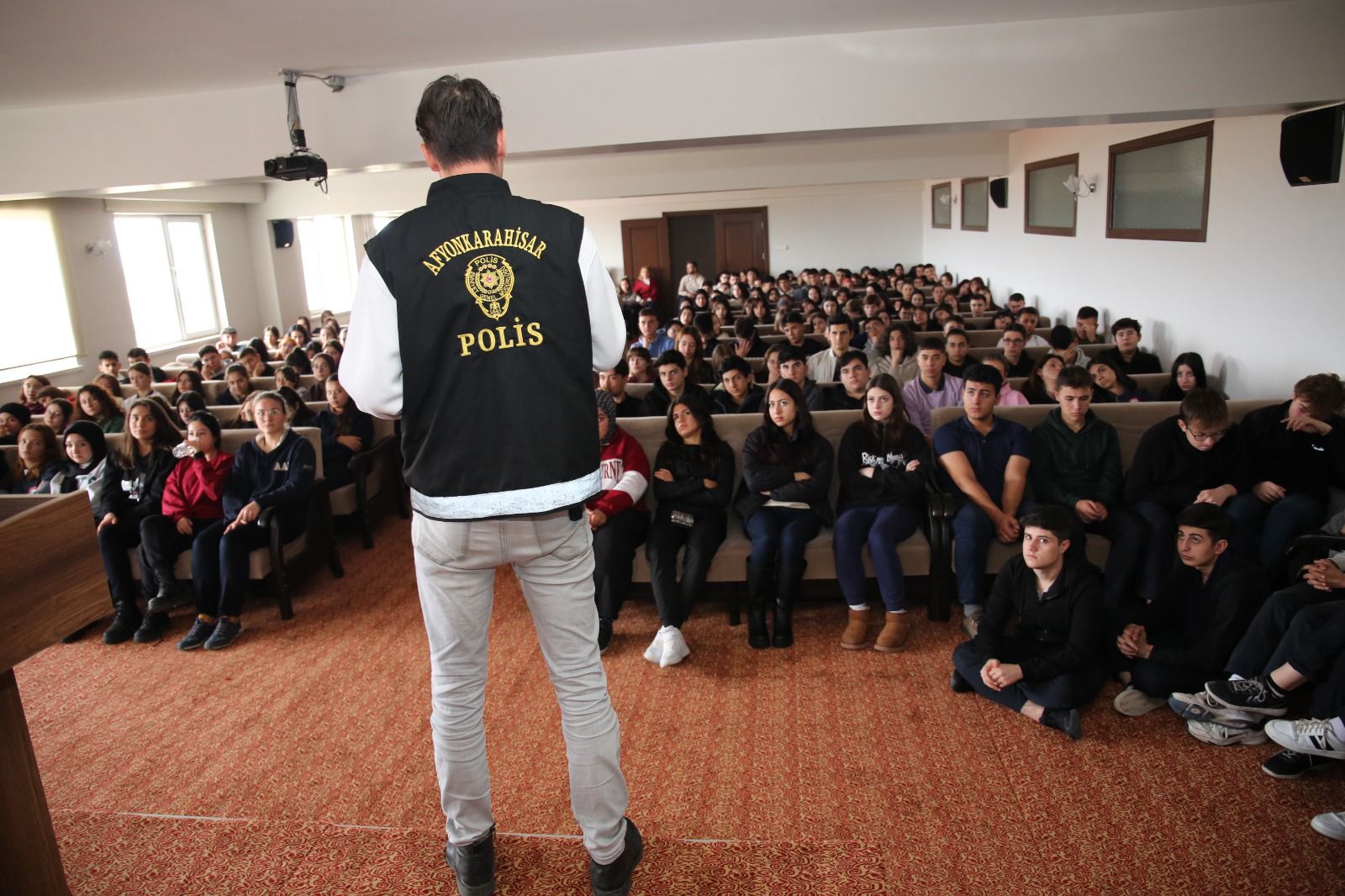 Afyonkarahisar İl Emniyet Müdürlüğü eğitim faaliyetlerine aralıksız devam ediyor. İl