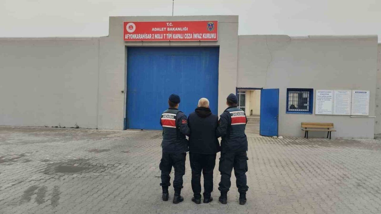 Hakkında 5 yıl hapis cezası bulunan şahsı jandarma Afyonkarahisar’ın Sinanpaşa