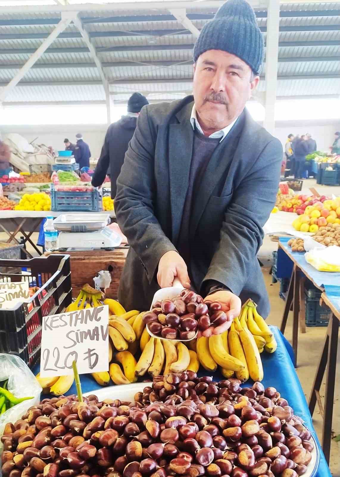Kütahya’nın Hisarcık ilçesinde kurulan pazarda 220 liradan satışa sunulan coğrafi