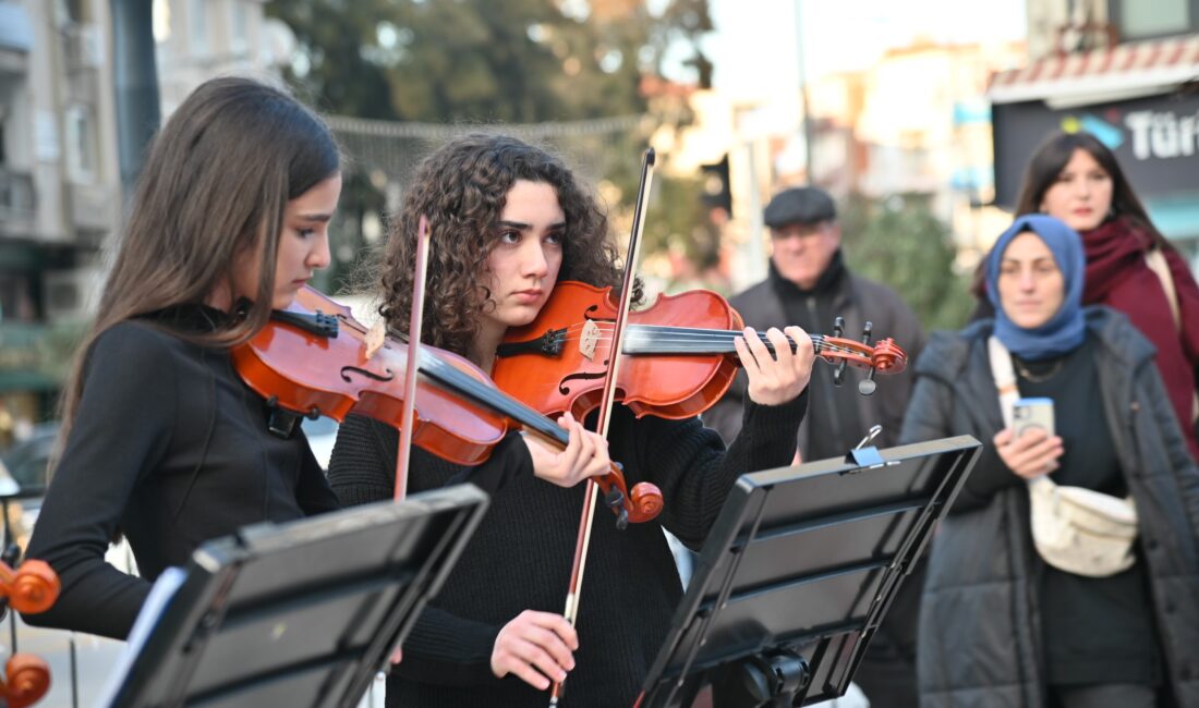 Manisa Büyükşehir Belediyesi tarafından 13 Aralık Dünya Keman Günü 15