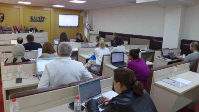 Kuşadası Ticaret Odası’nda, Dijital Pazarlamaya Giriş konulu eğitimler aralıksız sürüyor.