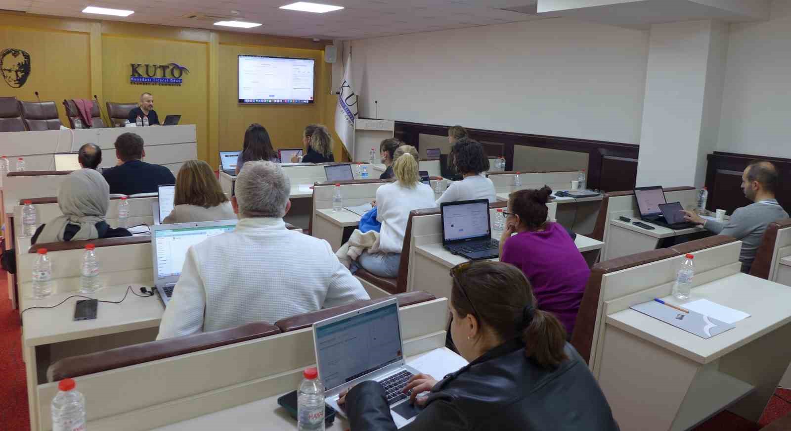 Kuşadası Ticaret Odası’nda, Dijital Pazarlamaya Giriş konulu eğitimler aralıksız sürüyor.