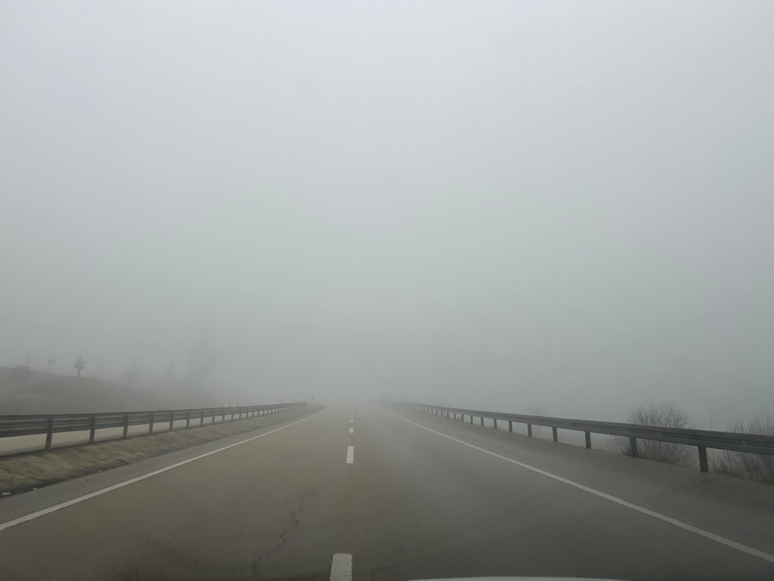 Afyonkarahisar İl Emniyet Müdürlüğü, artan yağışlar sonrası sürücülerin trafikte daha