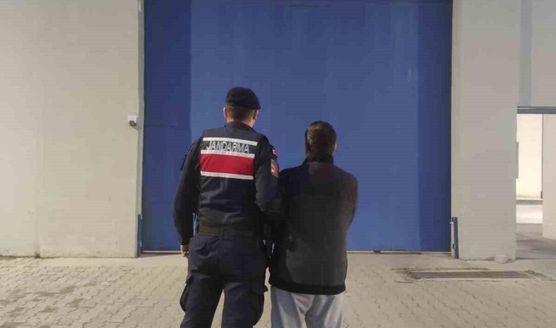7 yıl 2 ay 4 gün hapis cezasıyla aranan şahıs yakalandı Afyonkarahisar’da 7 yıl 2 ay 4 gün hapis cezasıyla aranan