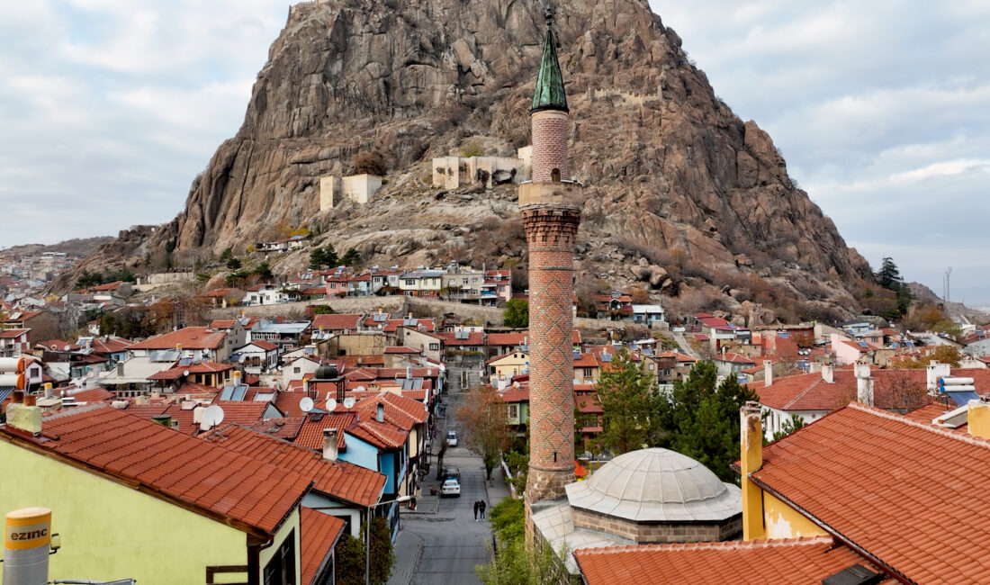 Afyonkarahisar’da hava durumu Yapılan meteorolojik değerlendirmelere göre Afyonkarahisar’da yağışlı ve soğuk havanın etkisinin