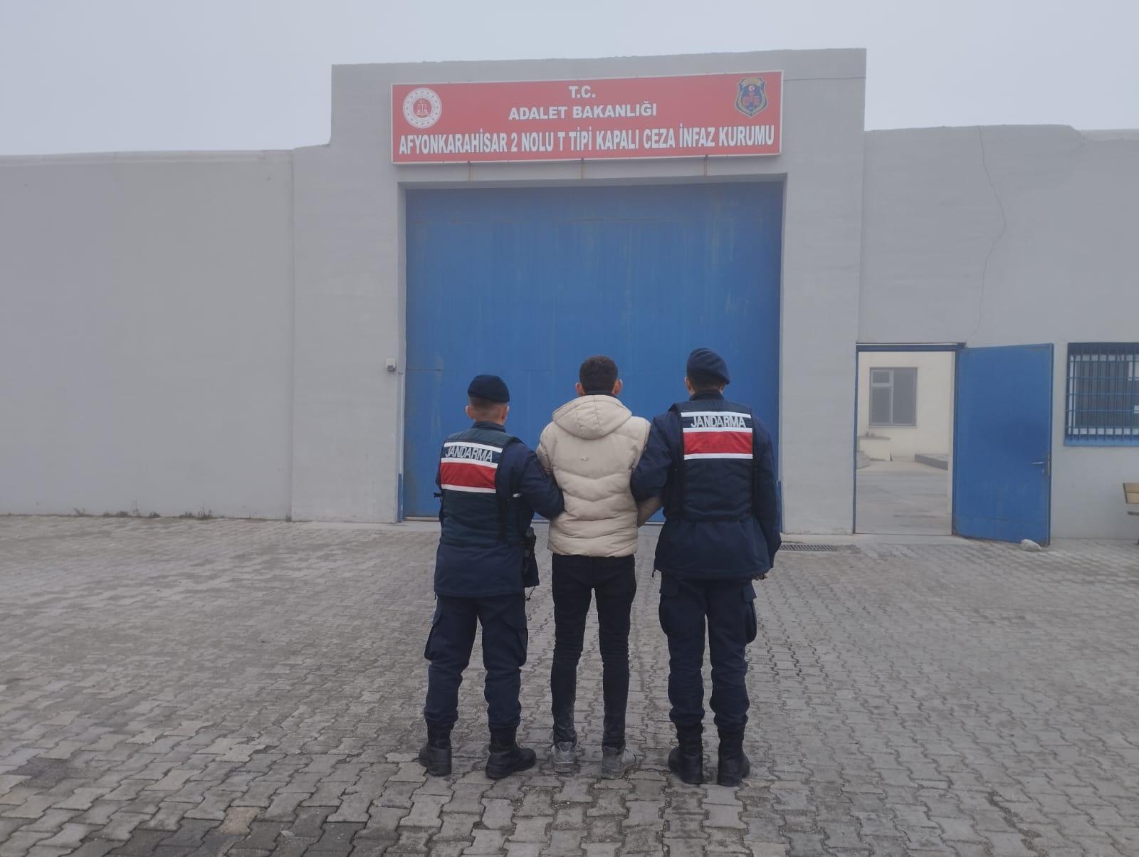 Afyonkarahisar’da 12 yıl 3 ay kesinleşmiş hapis cezasıyla aranan firari