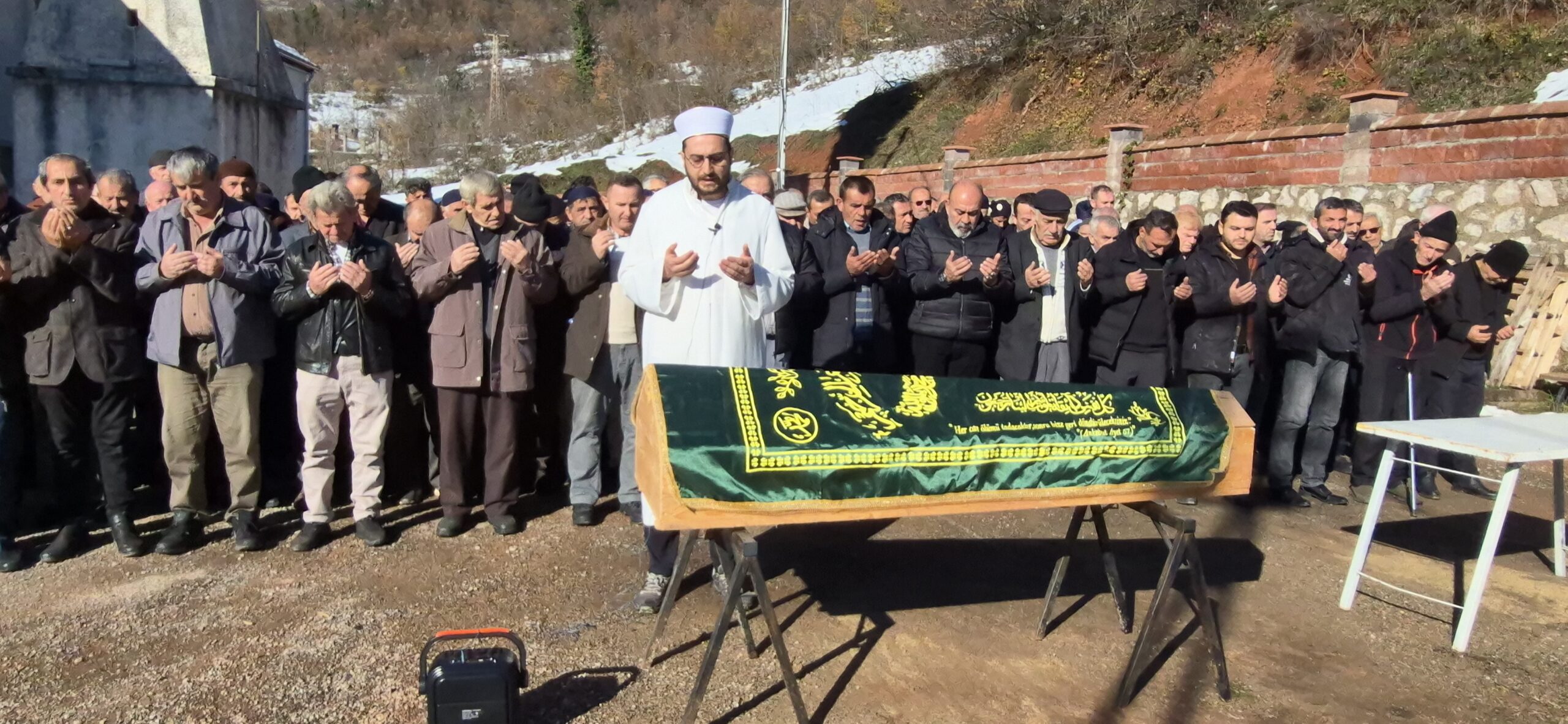 Zonguldak'ta tırın çarptığı gazeteci İbrahim Poyraz, memleketi Bartın'ın Söğütlü köyünde