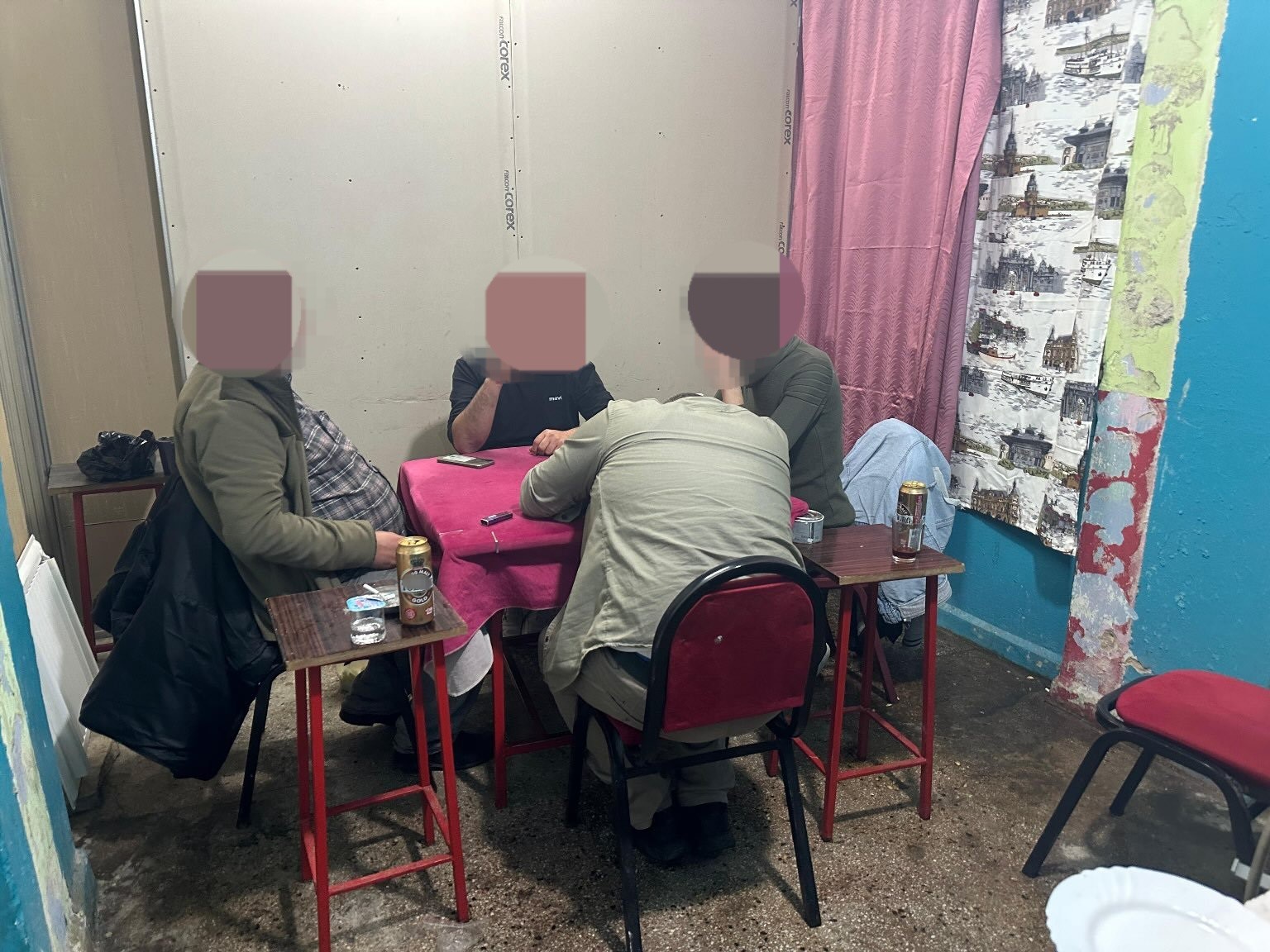 Aydın’ın Efeler ilçesindeki bir kahvehanenin içerisinde bulunan gizli bölmede kumar