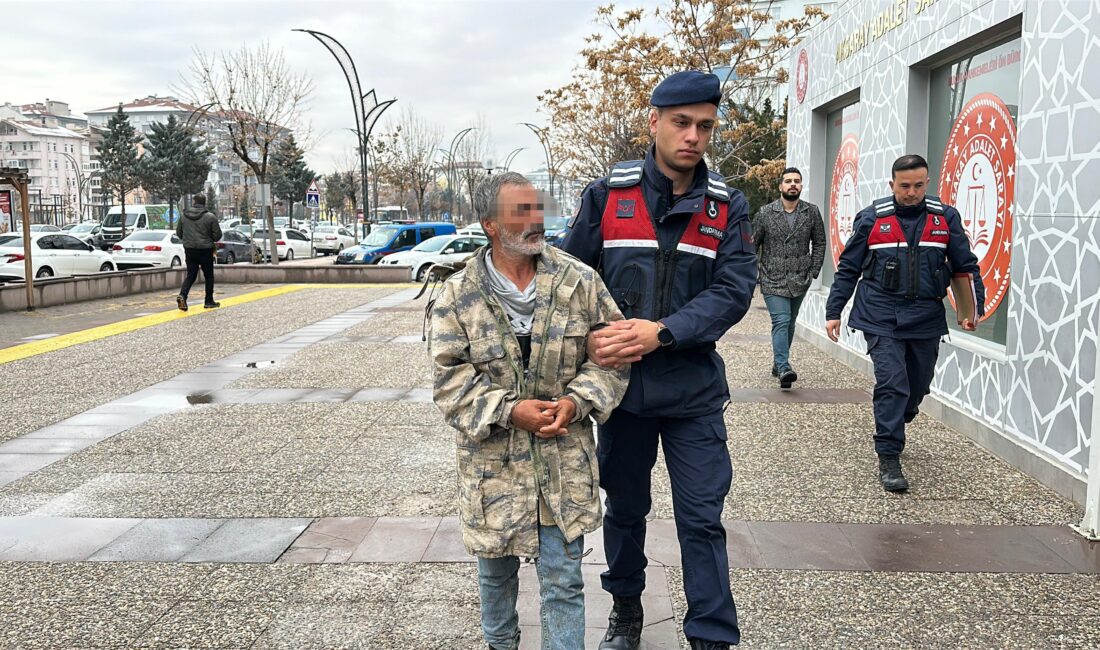 Aksaray'da alkollü şekilde geldiği kahvehaneden çıkarılmak istenen şahıs, kendisini uyaran