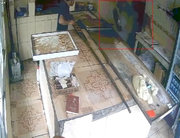 Adana’da simit üretiminde kullandığı kızgın pekmezi başına döken fırın çalışanı,