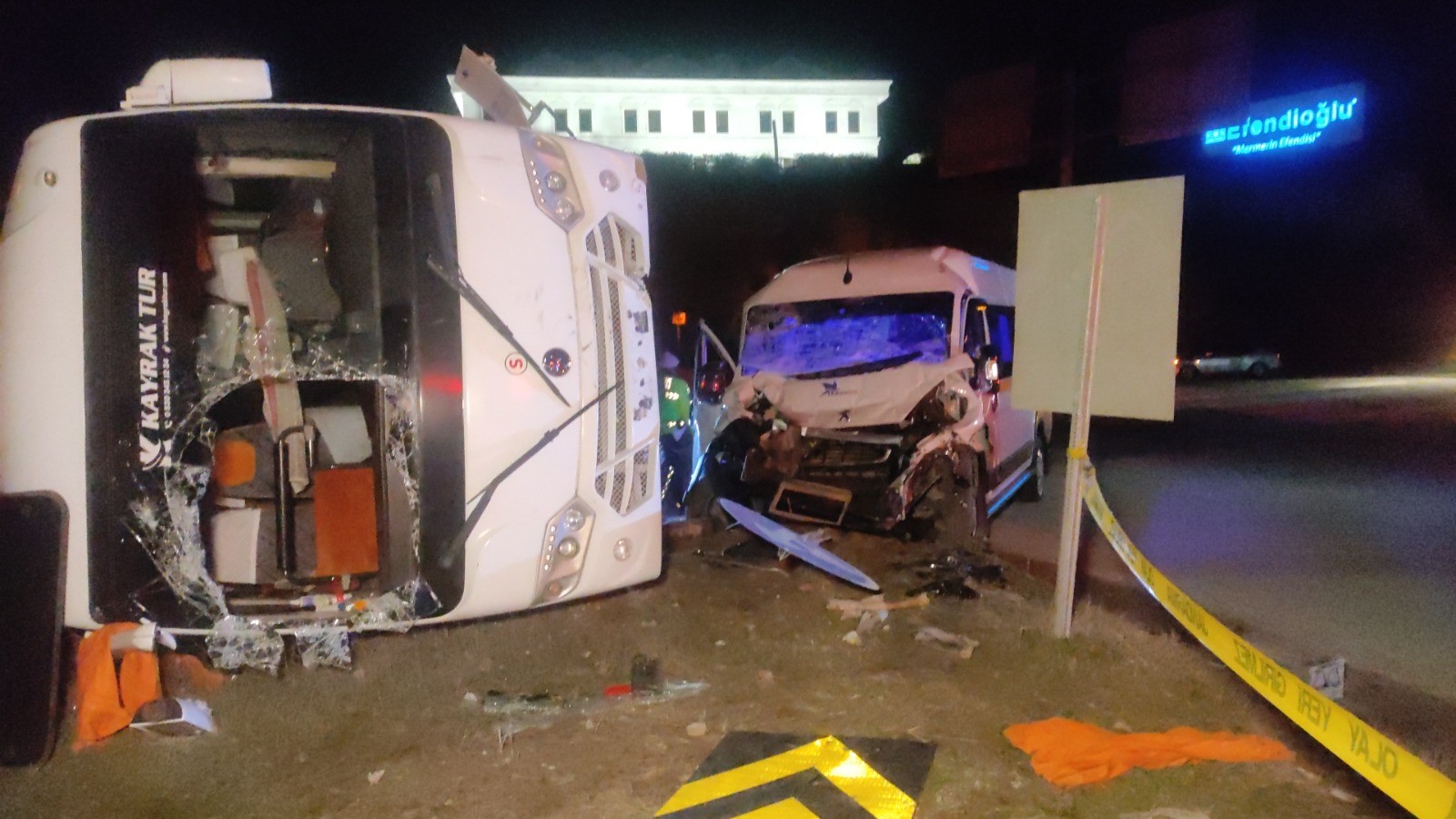 Bursa’nın Orhangazi ilçesinde iki işçi servisinin çarpışması sonucu 1'i ağır