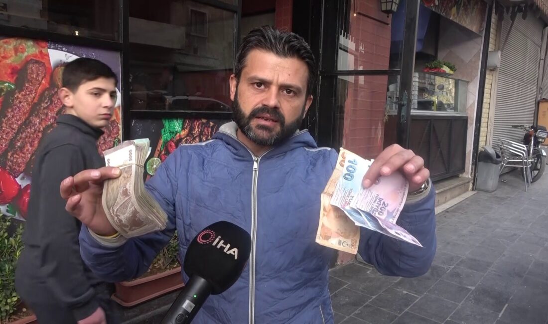 Suriye’de muhalif grupların Esad rejiminden aldığı Halep’te Suriye lirası yerine