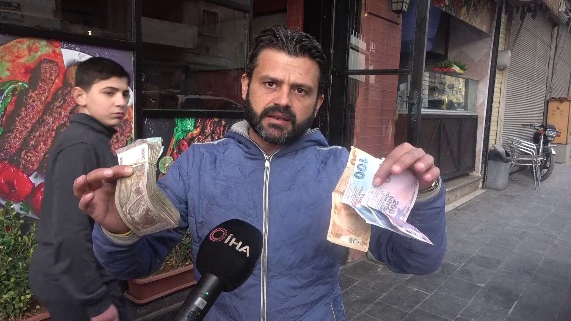 Suriye’de muhalif grupların Esad rejiminden aldığı Halep’te Suriye lirası yerine