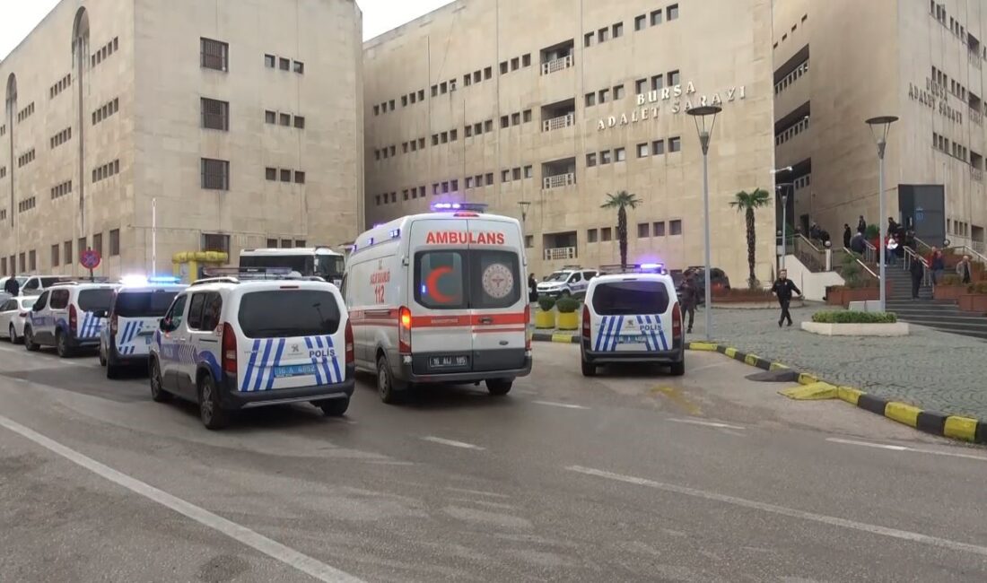 Bursa Adliyesi'nde yaşanan silahlı saldırıda ilk belirlemelere göre aralarında bir resmi