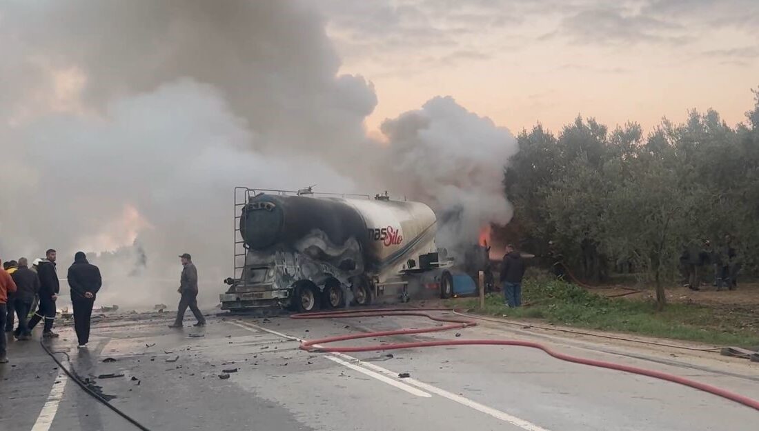 Otomobile çarpışan tanker böyle patladı Bursa'nın İznik ilçesinde tanker ile karşı şeritten gelen otomobil kafa