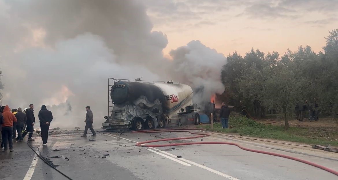Bursa'nın İznik ilçesinde tanker ile karşı şeritten gelen otomobil kafa