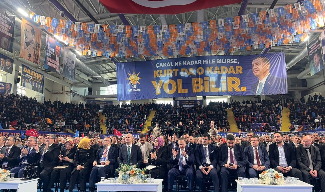 AK Parti Afyonkarahisar 8. Olağan Kongresi’ne vatandaşları davet eden afişler