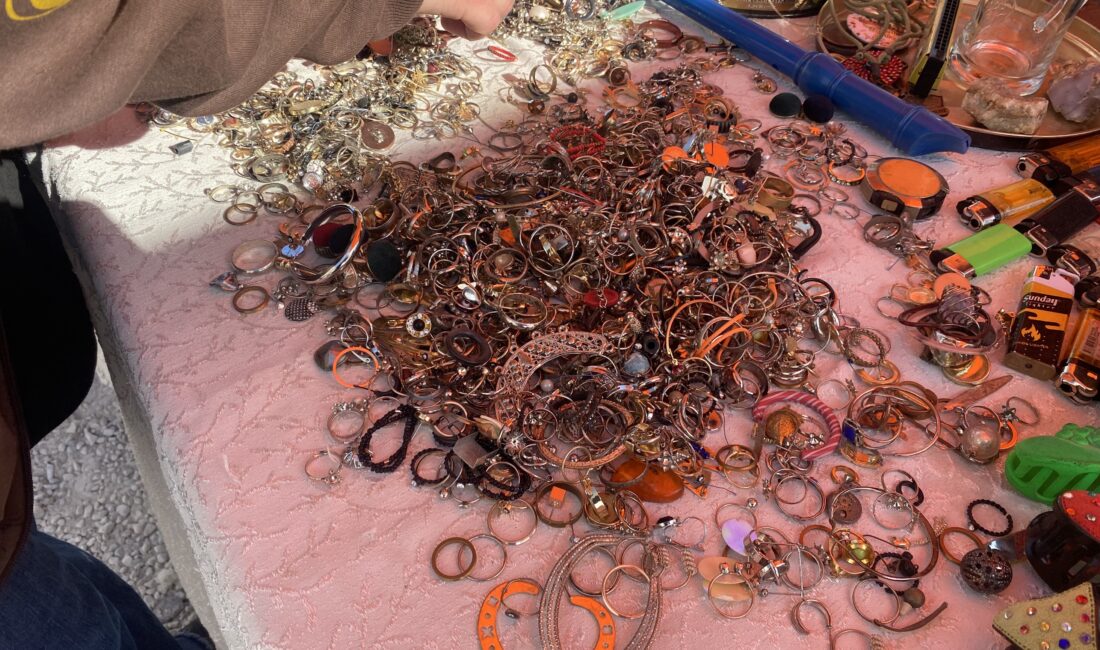 Eskişehir'de vatandaşlar belli günlerde kurulan Antika Pazarı'ndan memnun kalırken, son