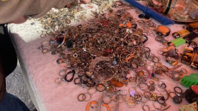 Eskişehir'de vatandaşlar belli günlerde kurulan Antika Pazarı'ndan memnun kalırken, son