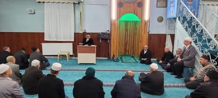 Her hafta farklı bir camide gerçekleştirilen "Ailece Yatsı Namazında Buluşuyoruz"