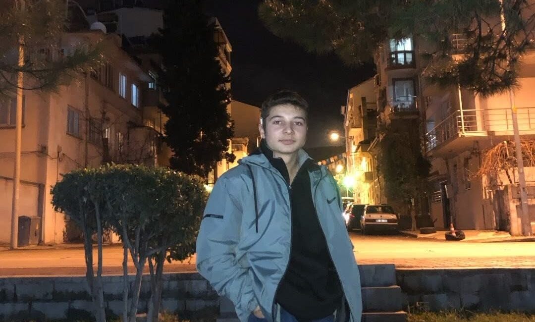 Burdur'da 15 yaşındaki çocuğun arkadaşlarıyla evde otururken vurularak ölmesine ilişkin