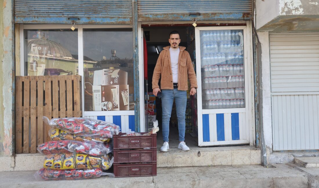 Hatay’da gıda toptancılığı yapan Suriyeli 2 esnaf, ülkelerine bir an