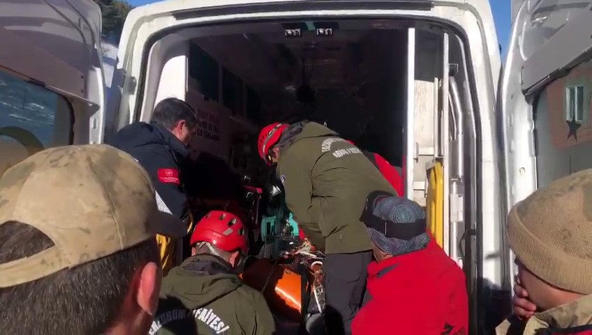 Erzurum Palandöken Dağı'nda çığ düşmesi sonucu 1 kişi hayatını kaybetti,