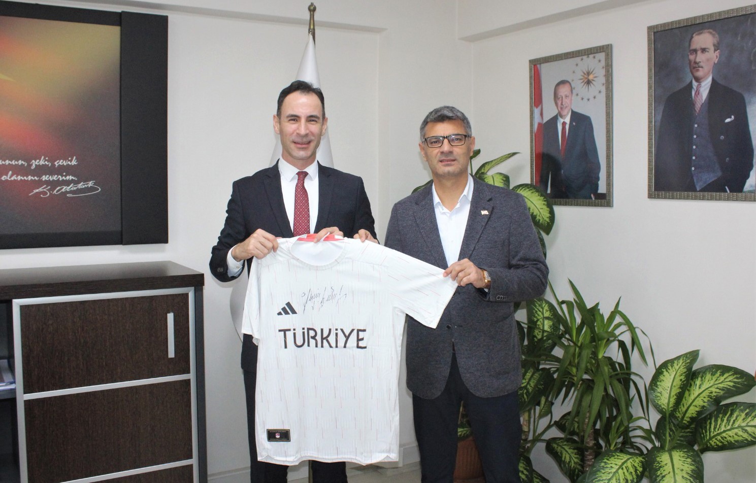 Türkiye’ye takım arkadaşıyla olimpiyat oyunlarında gümüş madalya kazandıran milli sporcu