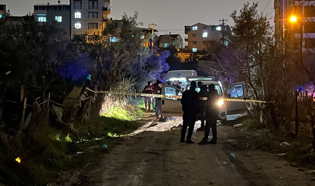 Bursa'da araçta tartışan gençlerden biri, diğerini bıçakla öldürdü. Şüpheli daha