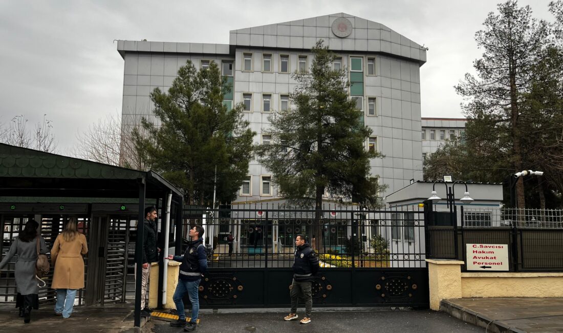 Narin Güran cinayeti davası üçüncü gününde devam ediyor Diyarbakır’da 8 yaşındaki Narin Güran cinayetine ilişkin dava, üçüncü gününde
