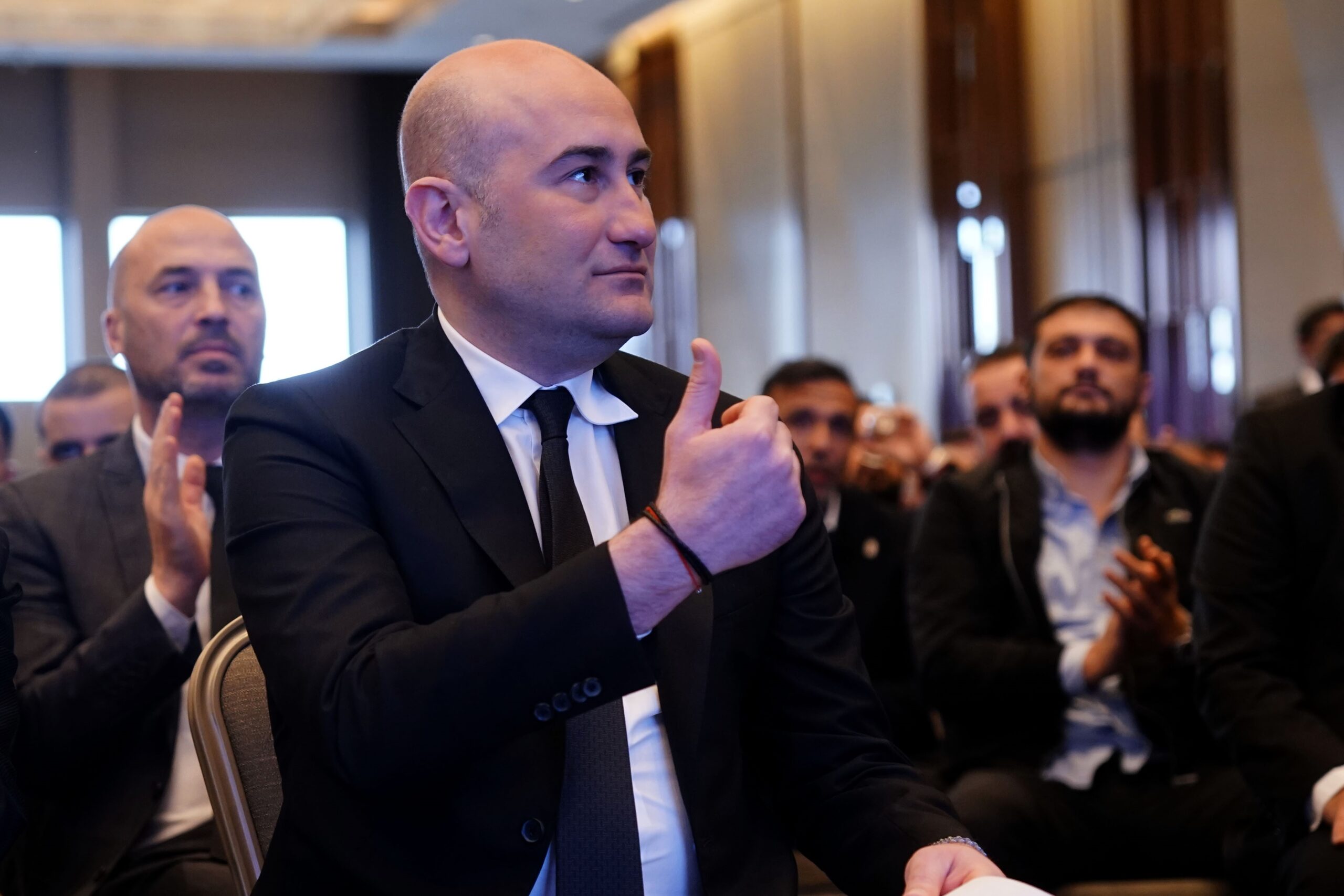 Beşiktaş Başkan Adayı Hüseyin Yücel, düzenlediği toplantıyla ‘Beşiktaş için 5