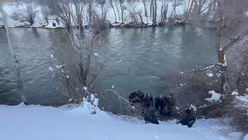 Erzurum'un Aşkale ilçesinde aracı terk edilmiş olarak bulunan öğretmen Sabit