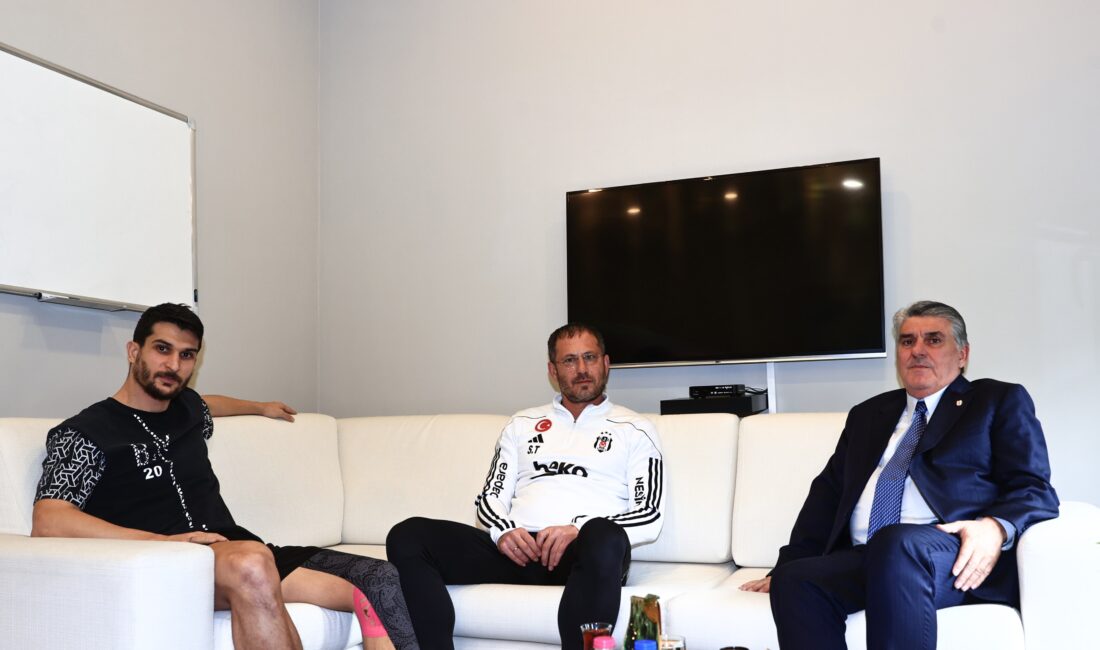 Beşiktaş Başkanı Serdal Adalı, Teknik Sorumlu Serdar Topraktepe ve kaptan