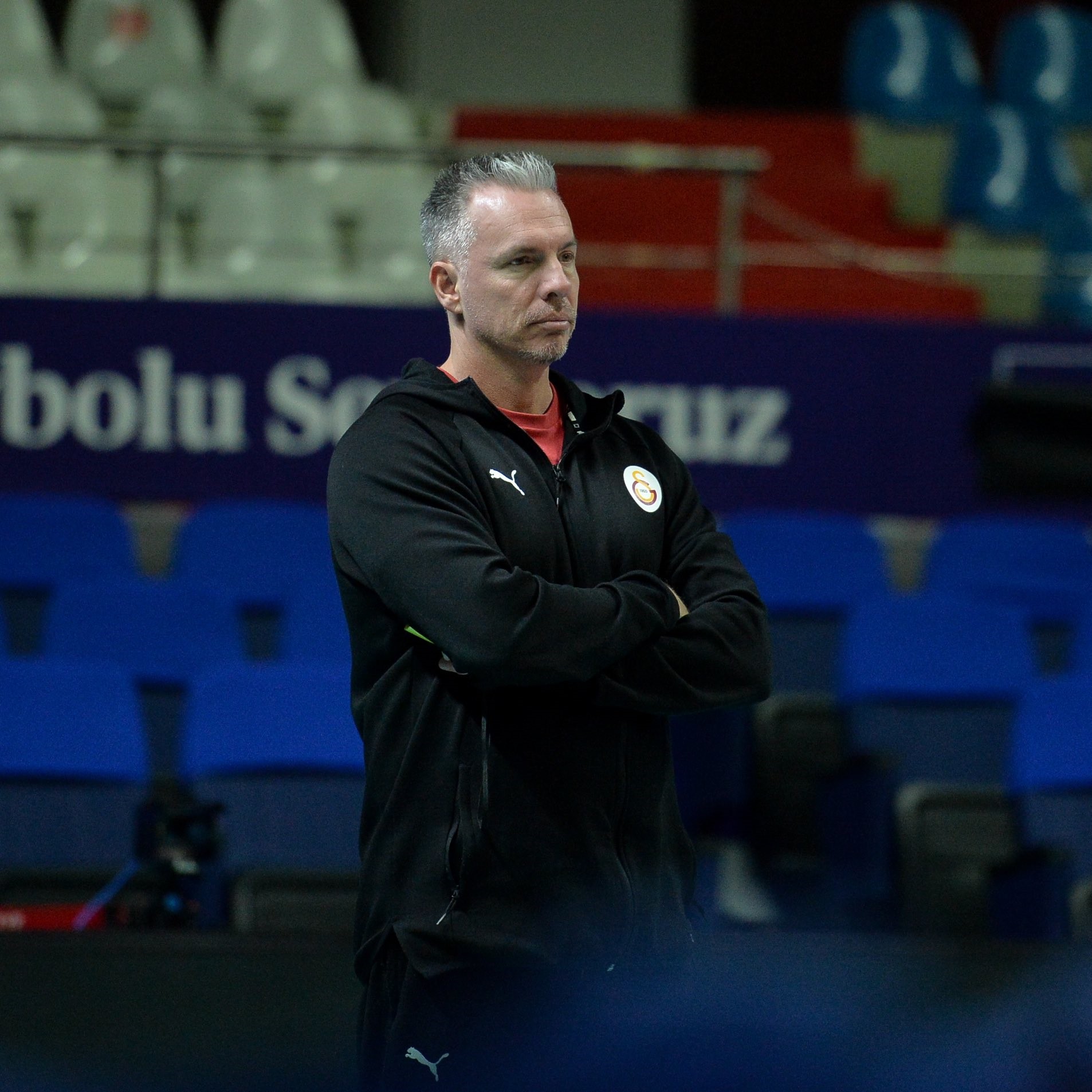 Galatasaray, kadın voleybol takımının başantrenörü Guillermo Naranjo Hernandez ile yolların