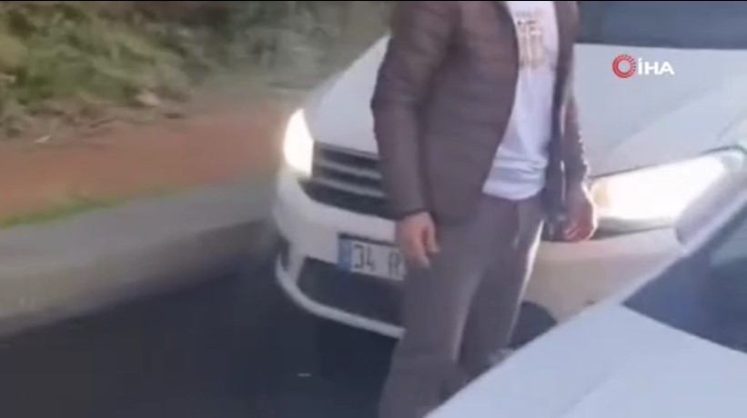 Beykoz’da emniyet şeridini ihlal eden sürücü kendisine yol vermeyen araca