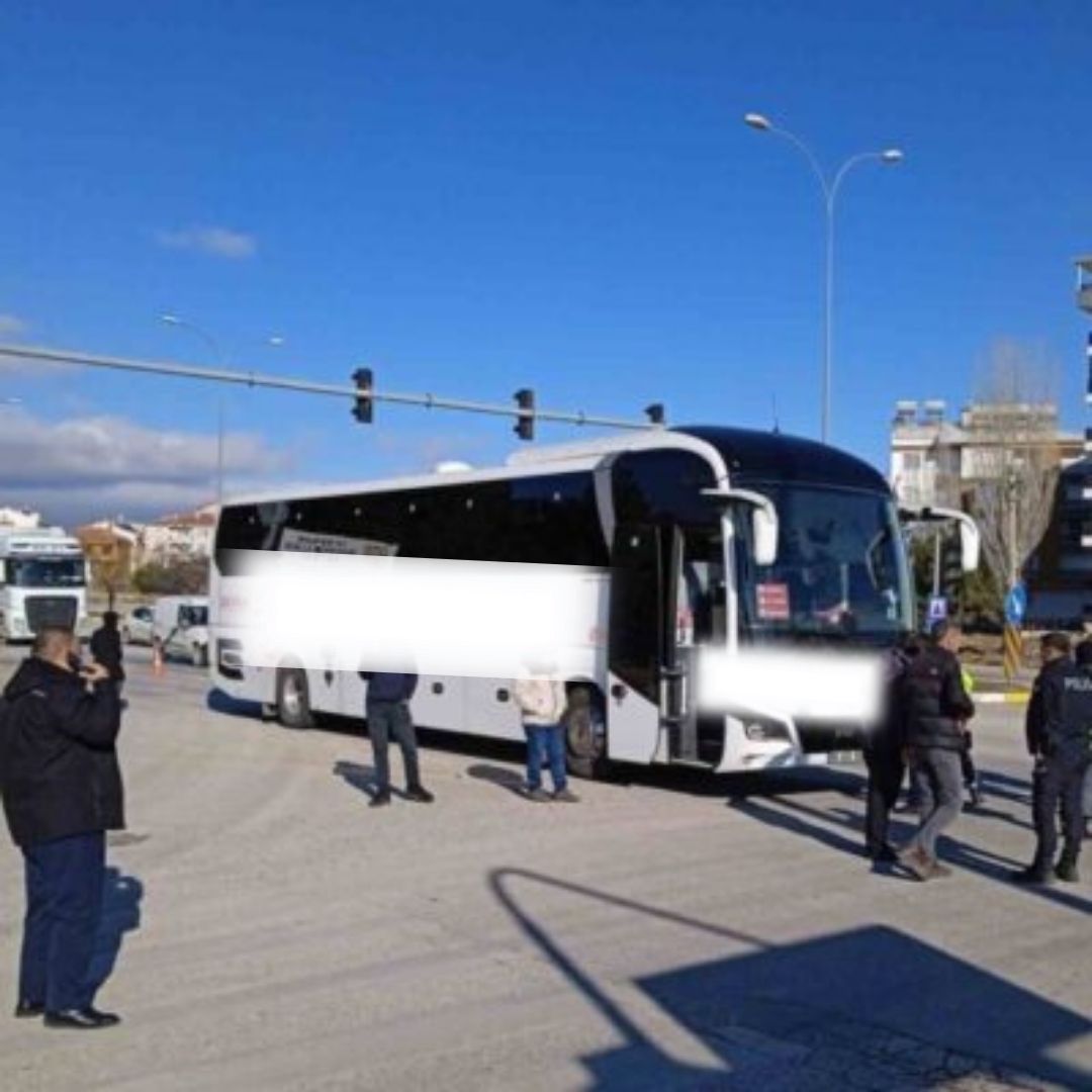 Afyonkarahisar’da yolcu otobüsünün çarptığı yaya 5 günlük yaşam mücadelesini kaybetti.