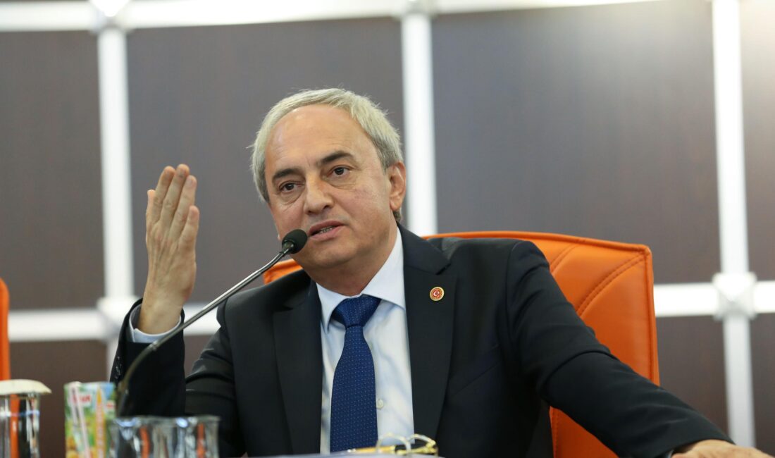 Başkan Mesut Kocagöz, yılın son meclis toplantısında geçmiş dönemden kalan